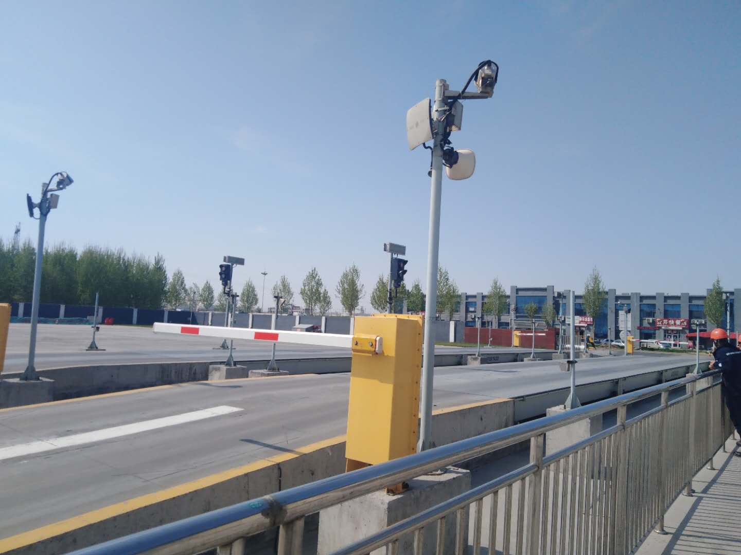 防爆道闸控制危化品车衡管理